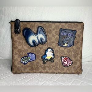 DISNEY X COACH TURNLOCK WRISTLET 30 IN SIGNATURE C PATCHWORK A1877-33052 EUC